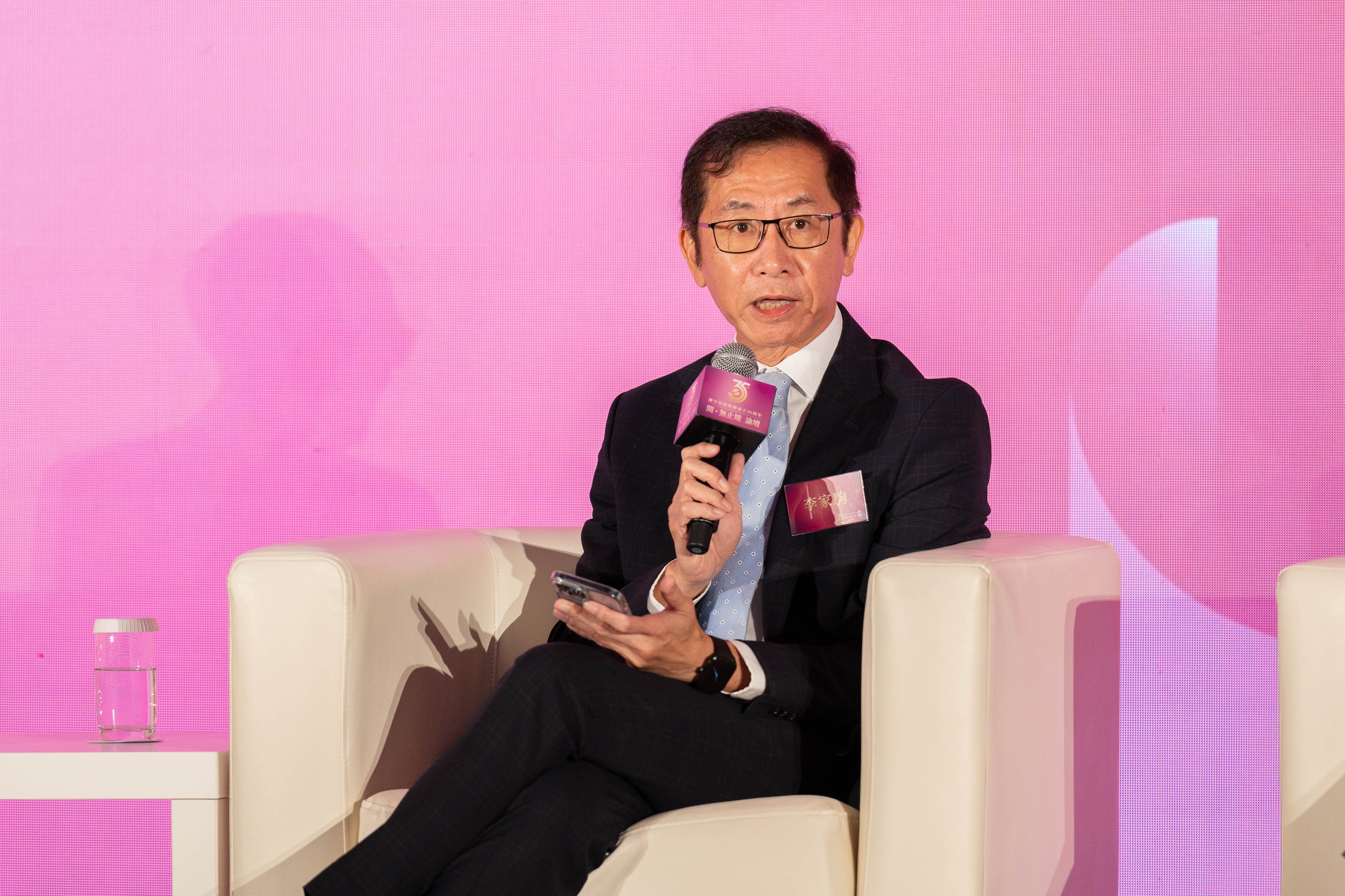 聯合出版集團舉行成立35周年「閱‧無止境」論壇 - 聯合出版集團舉行成立35周年「閱‧無止境」論壇 - 聯合出版(集團)有限公司